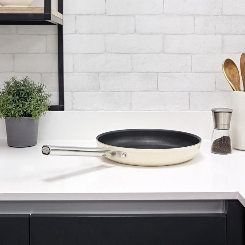 Smeg 28cm Non-Stick Frying Pan CKFF2801CRM IMAGE 2