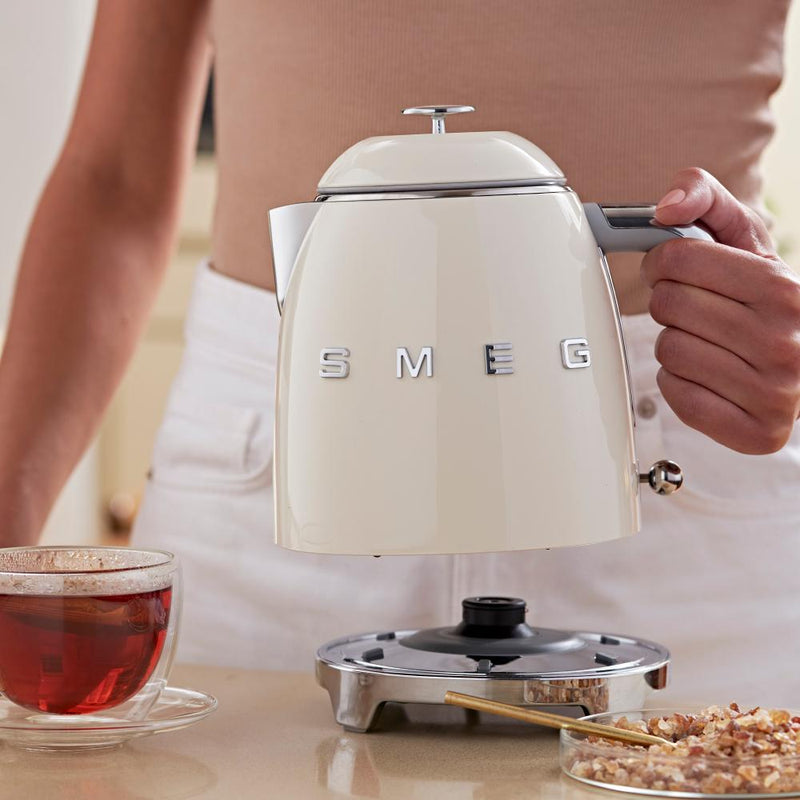 Smeg Retro-Style 0.8L Electric Kettle KLF05CRUS IMAGE 2